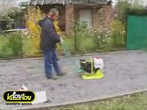 Comment se servir d'une plaque vibrante pour compactage et finitions de tous types de surface