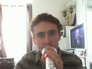 Wiwi égratigne "danse de guerrier"