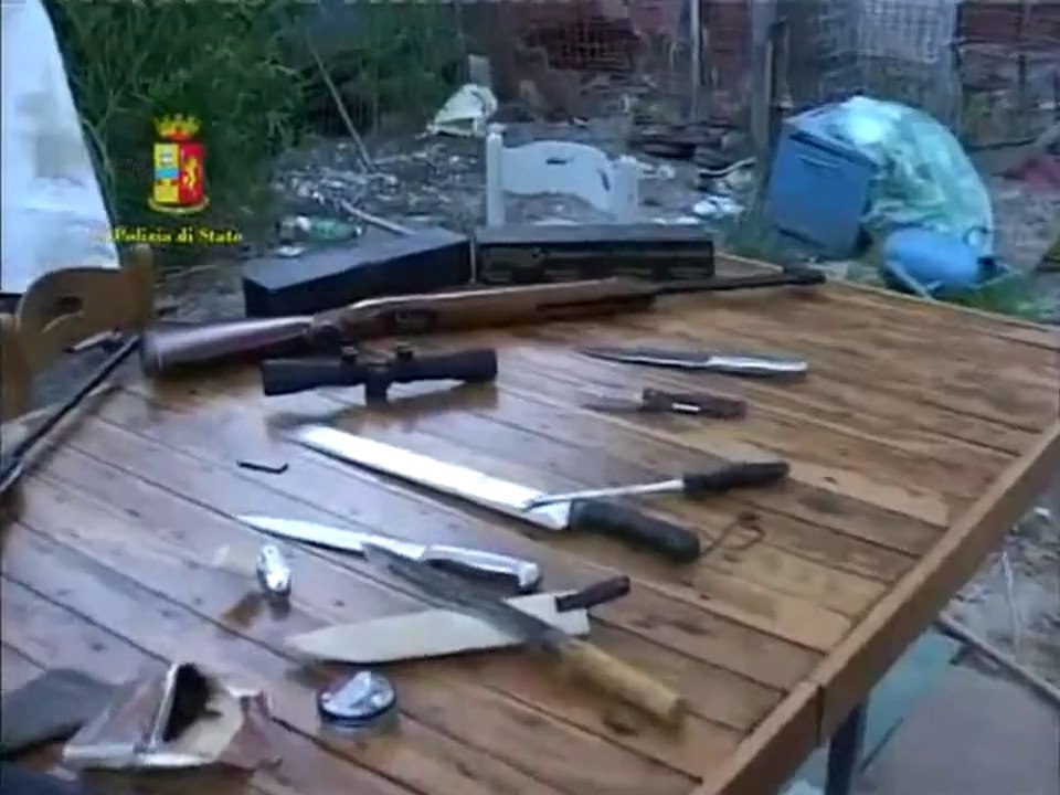 Roma - Controlli e bonifiche della Polizia nei pressi della foce del Tevere