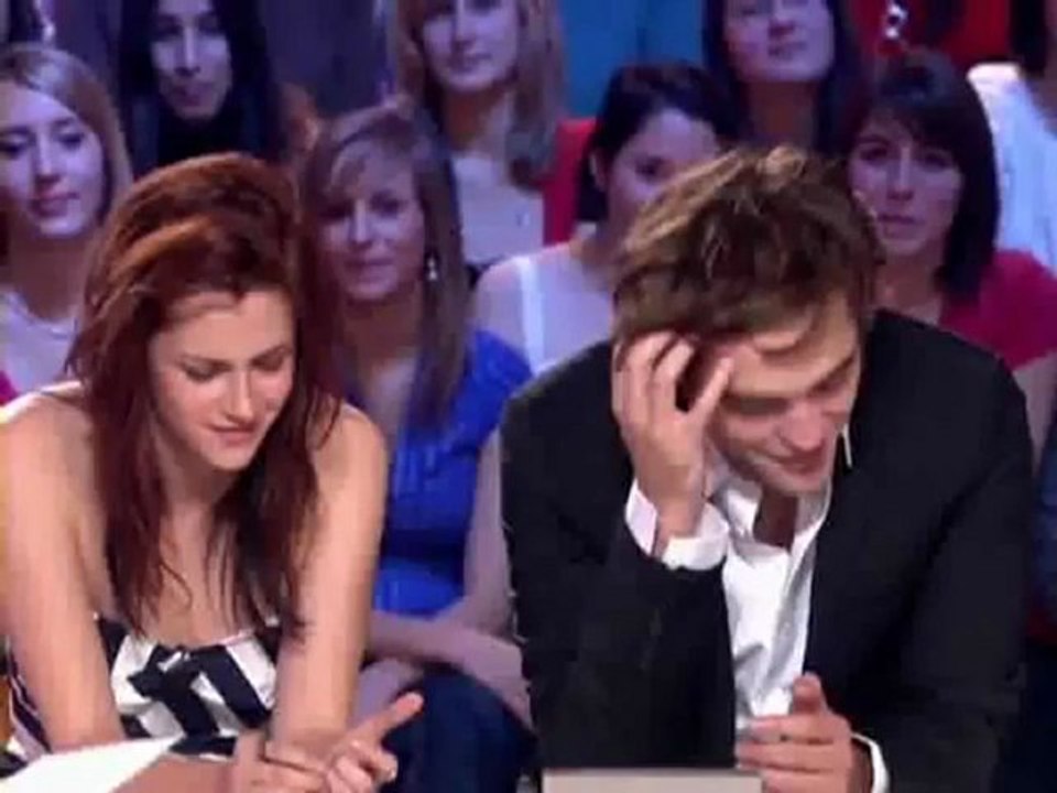 Robert Pattinson and Kristen Stewart don't notice the power of love weirdest version