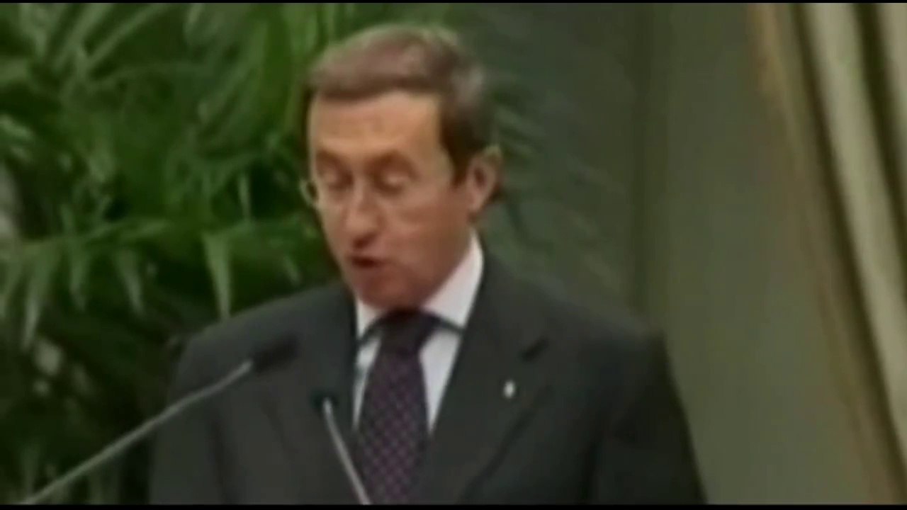 Fini - Dolore per il tricolore bruciato a Terzigno
