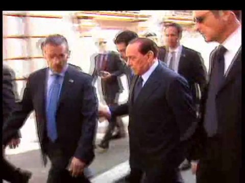 Berlusconi - Alle urne sbaragliamo tutti