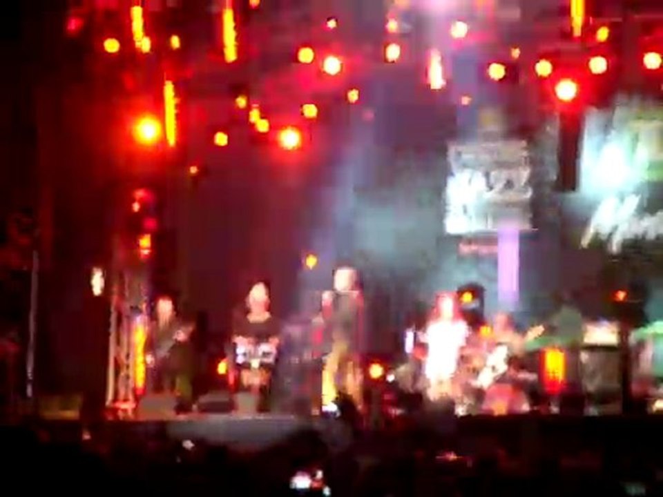 B 52's NOT DEAD PLANET CLAIRE MONTREAL 2011