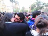 Estudiantes se besan para protestar por mejor educación en Chile