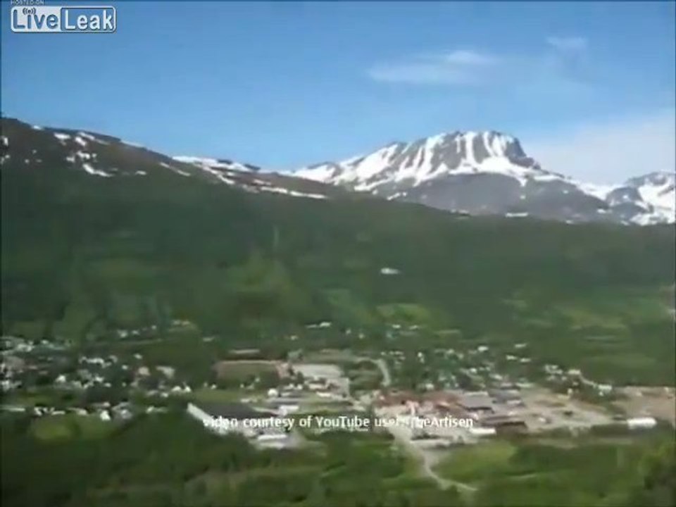 UFO fliegt über Dorf in Norwegen
