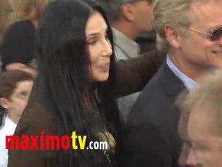 Cher Interview at ZOOKEEPER World Premiere