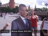 Russie : des baisers pour Dmitri Medvedev - no comment