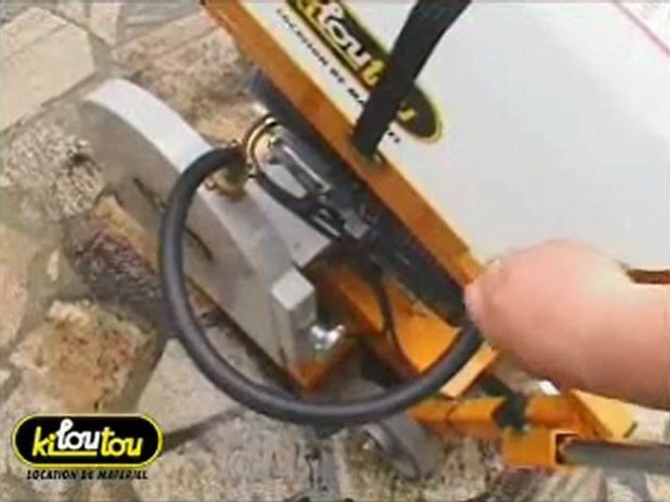 Comment réaliser des saignées, des joints de dilatation ou des découpes de chape à l'aide d'une de sols dans le béton ou l'asphalte ?