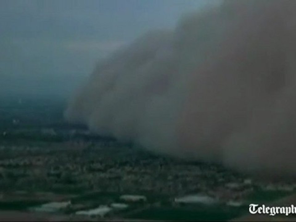Gigantic sandstorm verschlingt phoenix