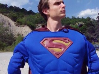 Est-ce le costume de superman qui lui permet de voler