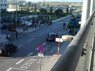 Οπαδοί έξω από το Δ.Σ.