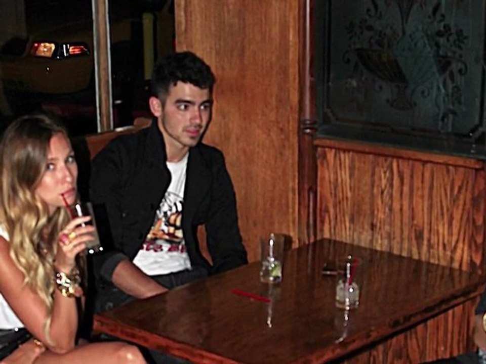 Joe Jonas Hits the Dive Bars