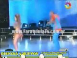 FarandulaTv.com.ar El baile de la Mole Moli en el ritmo del Axe en Bailando 2011