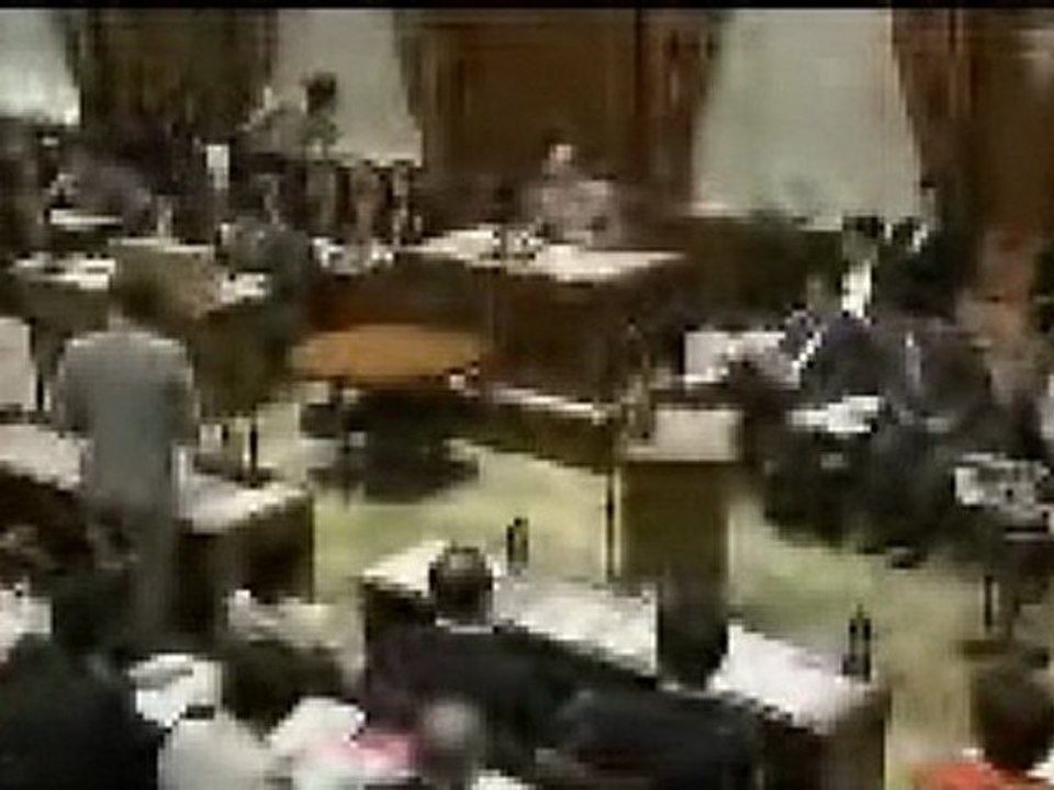 原発撤退し自然エネへ／井上哲（共産）議員、首相に決断迫る