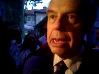 Frédéric Mitterrand en visite au village du Off en Avignon