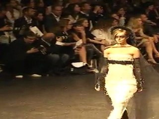 Chanel vuelve a iluminar la pasarela de París