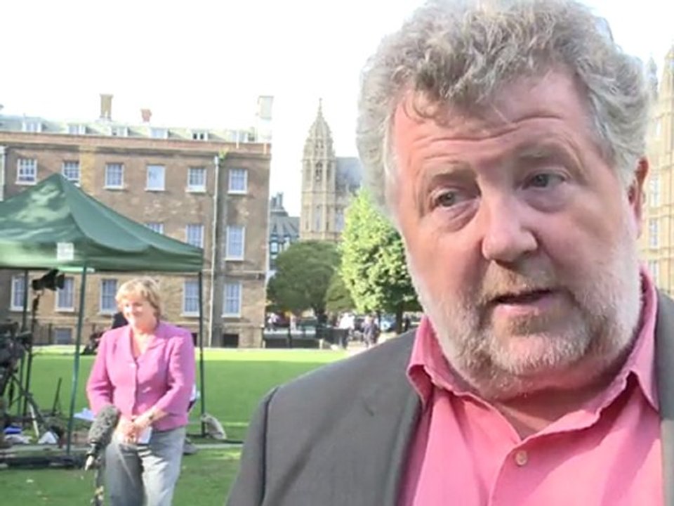 Abhörskandal: Camerons Ex-Sprecher festgenommen, Aus für Zeitung