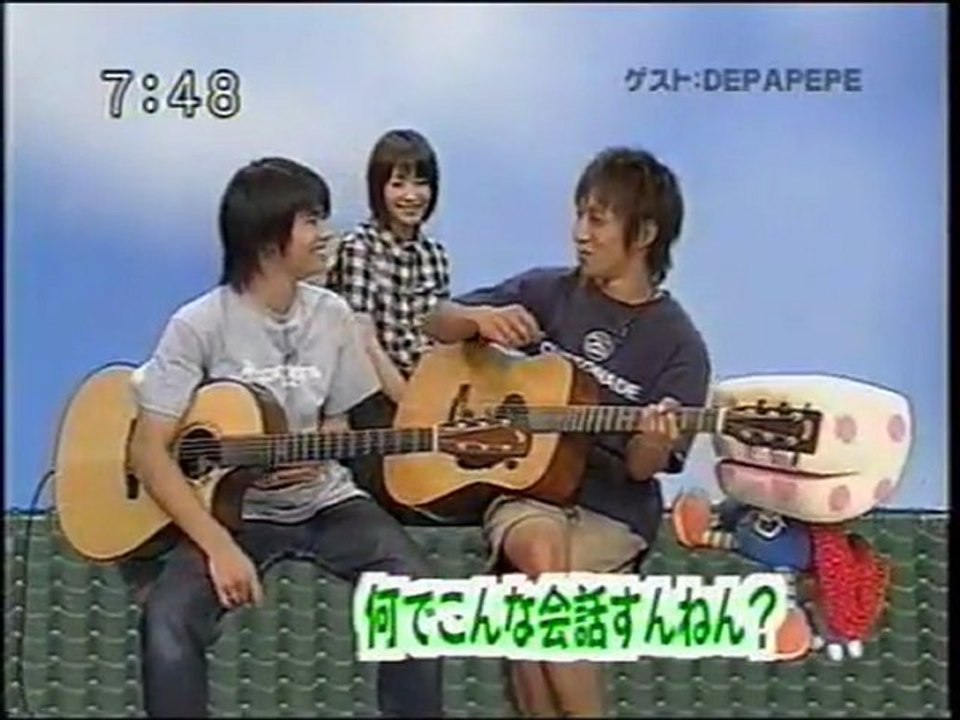 sakusaku 2004.08.03　「叶姉妹のかわいい方」とギターを交換？　DEPAPEPEとお客さん登場　3/4