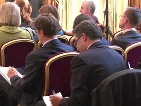 GB: David Cameron rattrapé par le scandale des écoutes