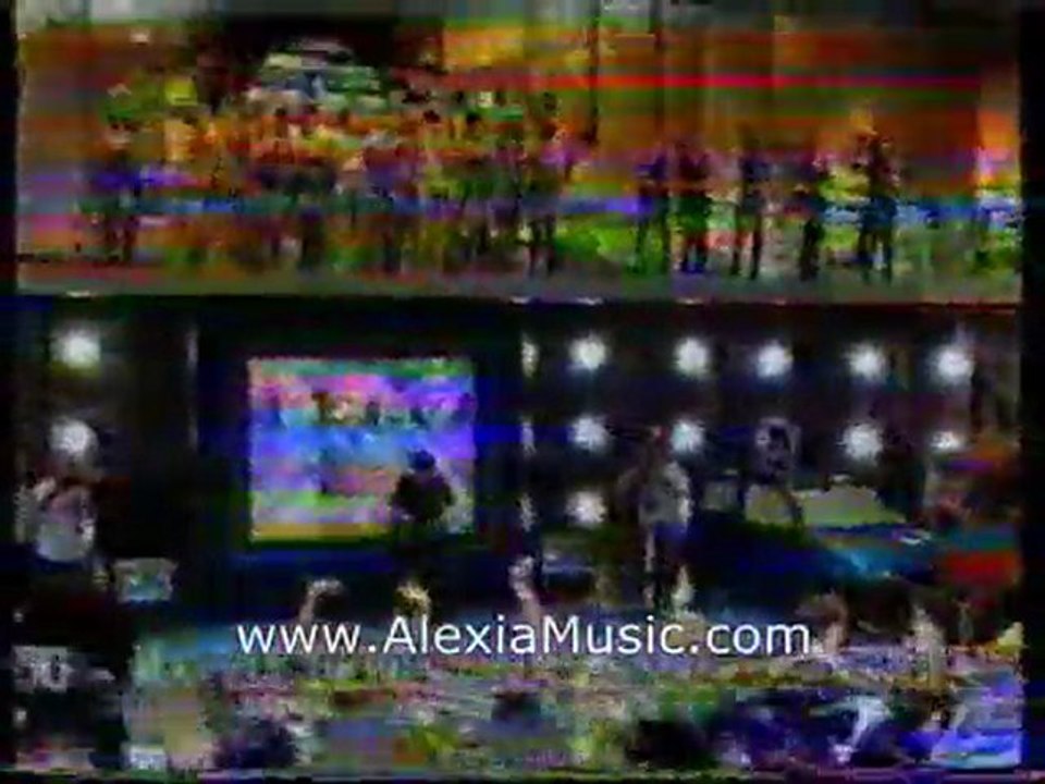 Alexia Vassiliou & Sofia Vossou - To Feggari Einai Kokkino / Garyfallo St' Afti (Live)