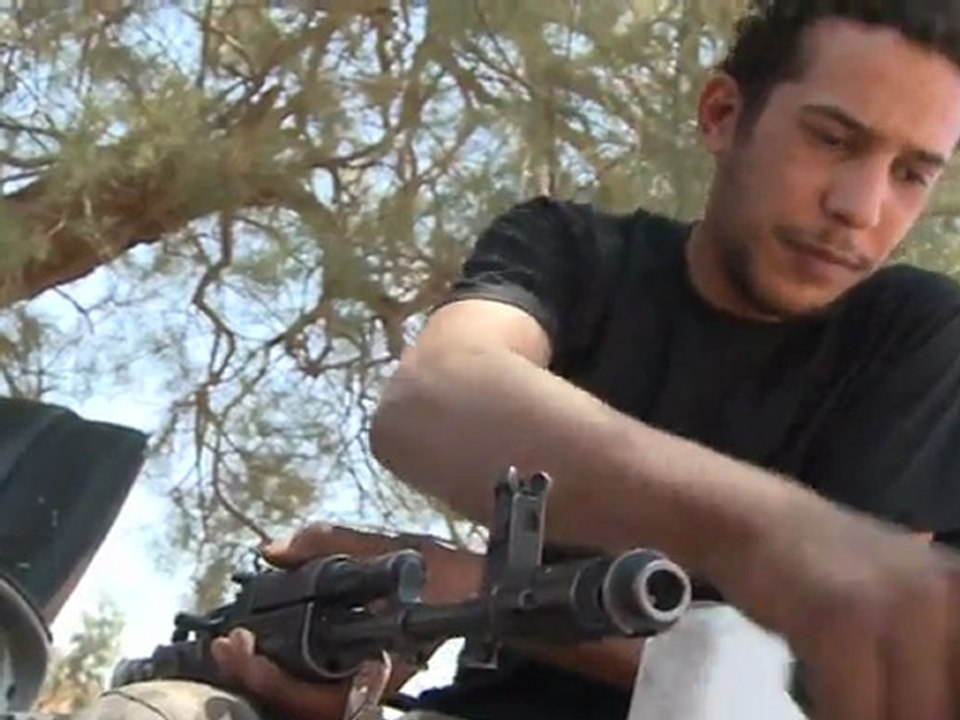 Les rebelles libyens avancent vers Tripoli