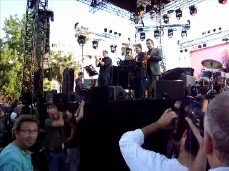 NICE JAZZ VIDEO 2011 ( Extraits du Concert de Milles Davis's Guitare Heroes )