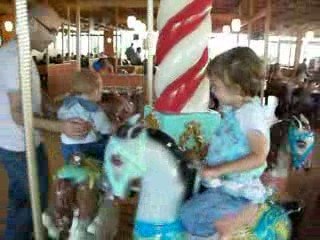 Trop bien le manège au restaurant!!!