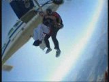saut en parachute en tandem de julien (mon frère et moi)