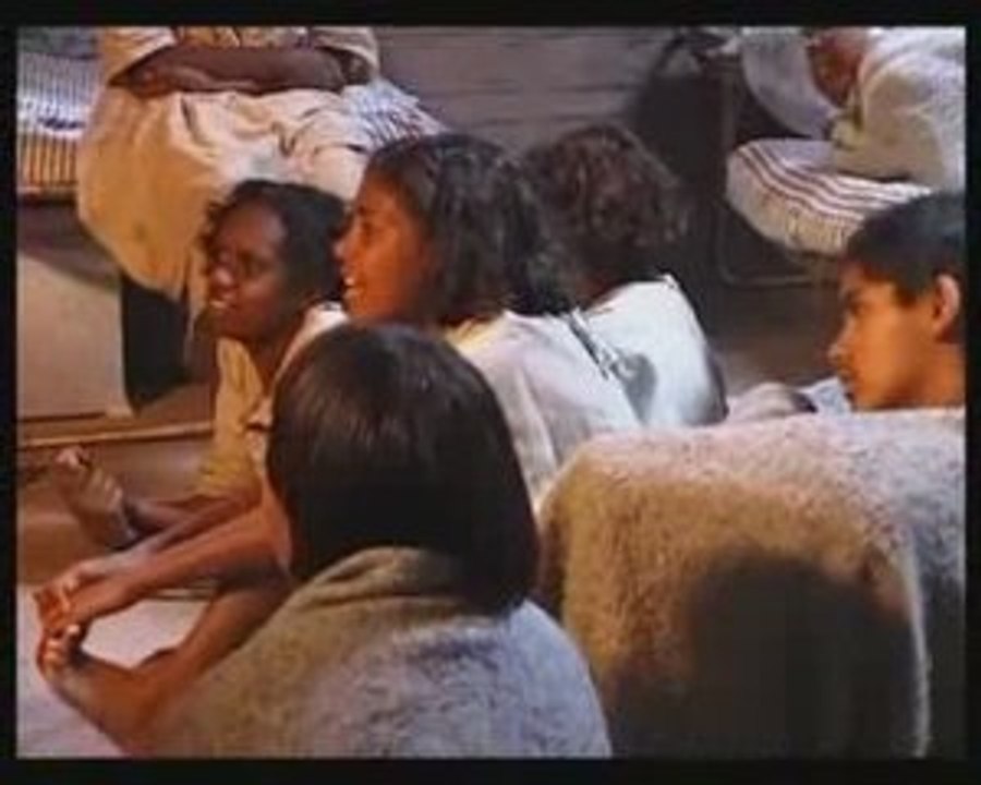 Featurette "Following the Rabbit-Proof Fence" [2002]