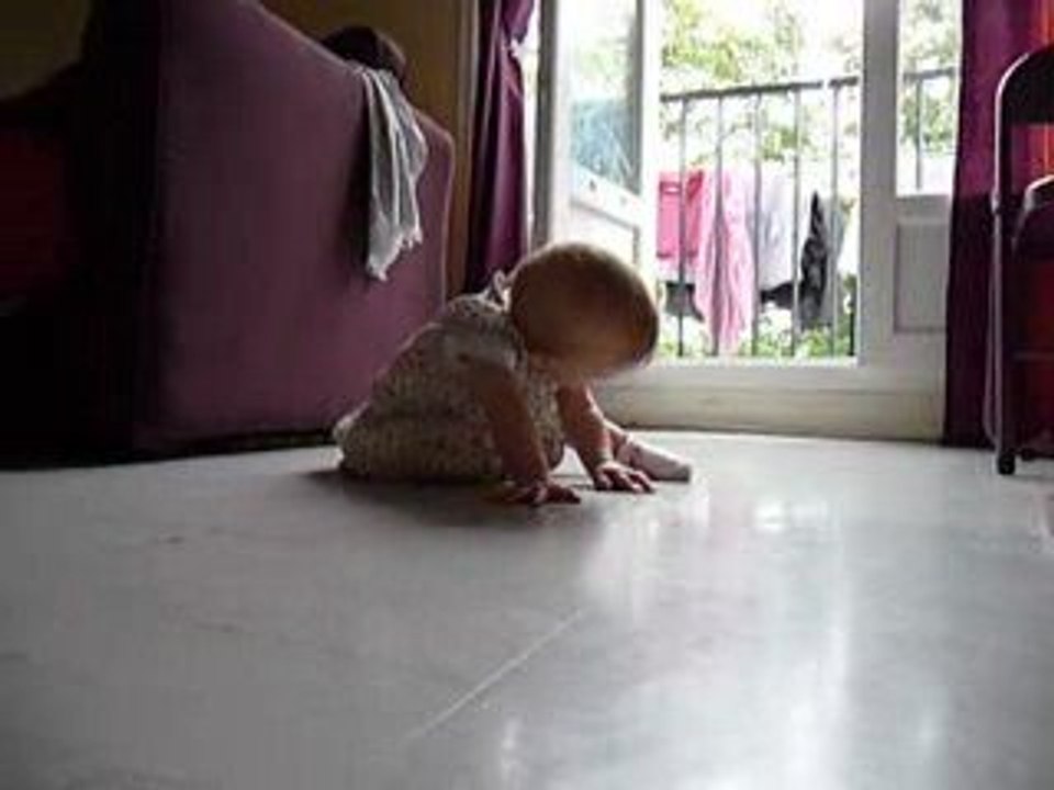 Juliette fait "calin" dans le vide