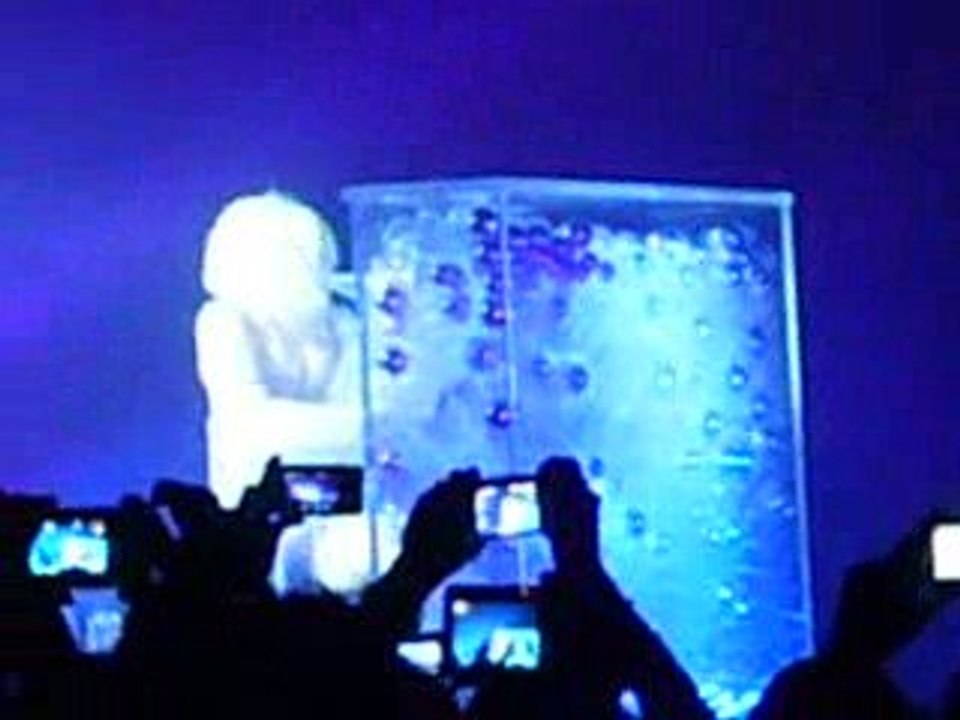 Lady Gaga @ Zürich Maag EventHall - Poker Face Acoustic (3)