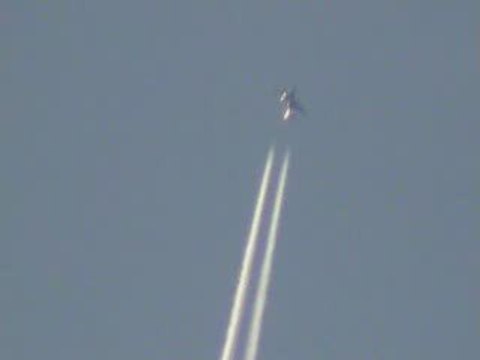 Multitude de chemtrails à Paris le 26 juillet 2009