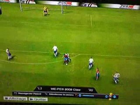 But Henry feinte a gauche et reprise PES 2009