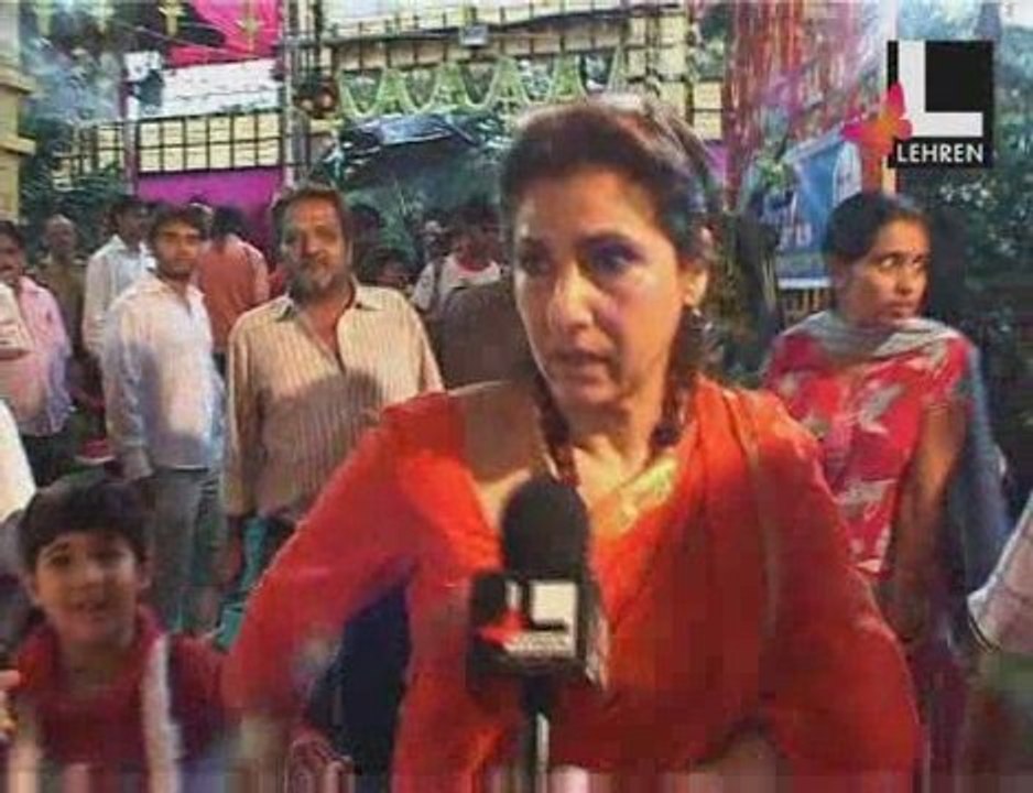 Dimple Kapadia prays for Akshay Kumar