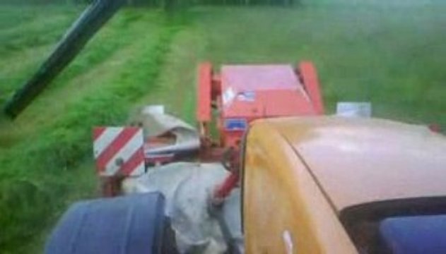 le renault ares 630 rz avc les 2 faucheuse khun fc 300