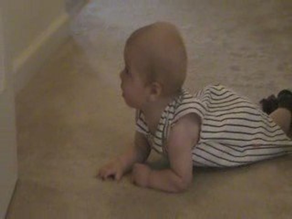 Louis apprend à ramper - Mai 2009 - 7 mois