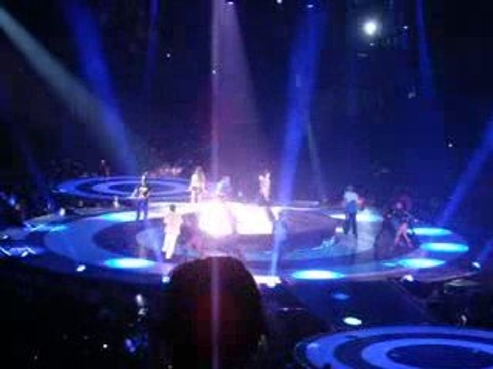 britney speirs a bercy le 5juillet.baby one more time