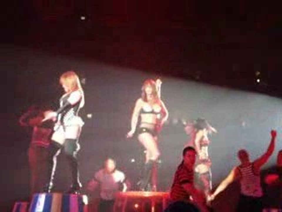 britney speirs a l'O2 world de berlin..