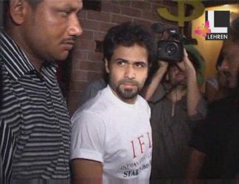 Emran Hashmi hides in Loo