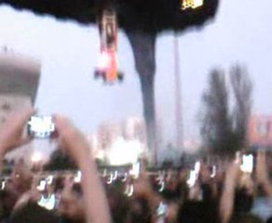 CONCERT U2 NICE 15/07/09 Intro Breathe