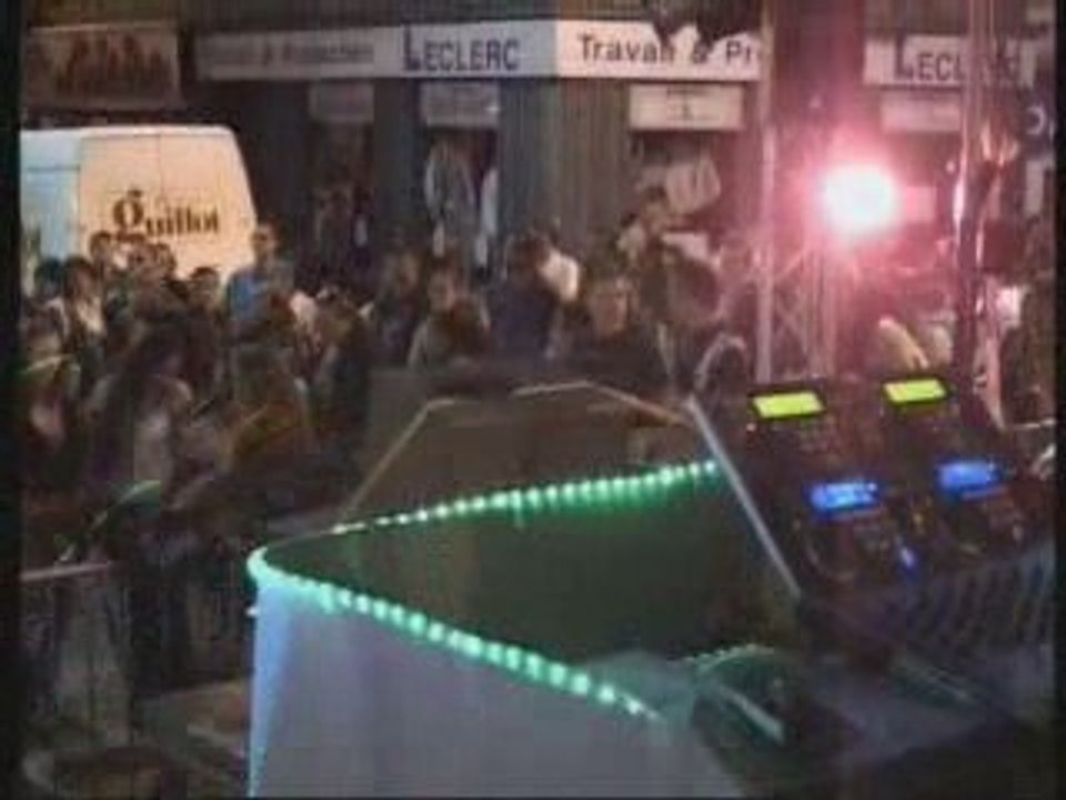 GRENETTE PLACE by night