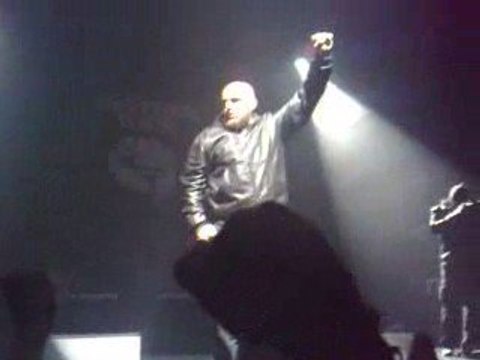 medine en concert a reims son entree suite