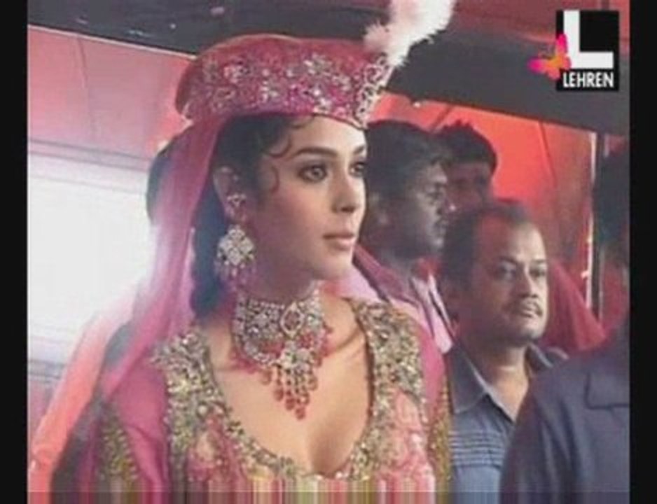 Cold war between Mallika & RGV continues
