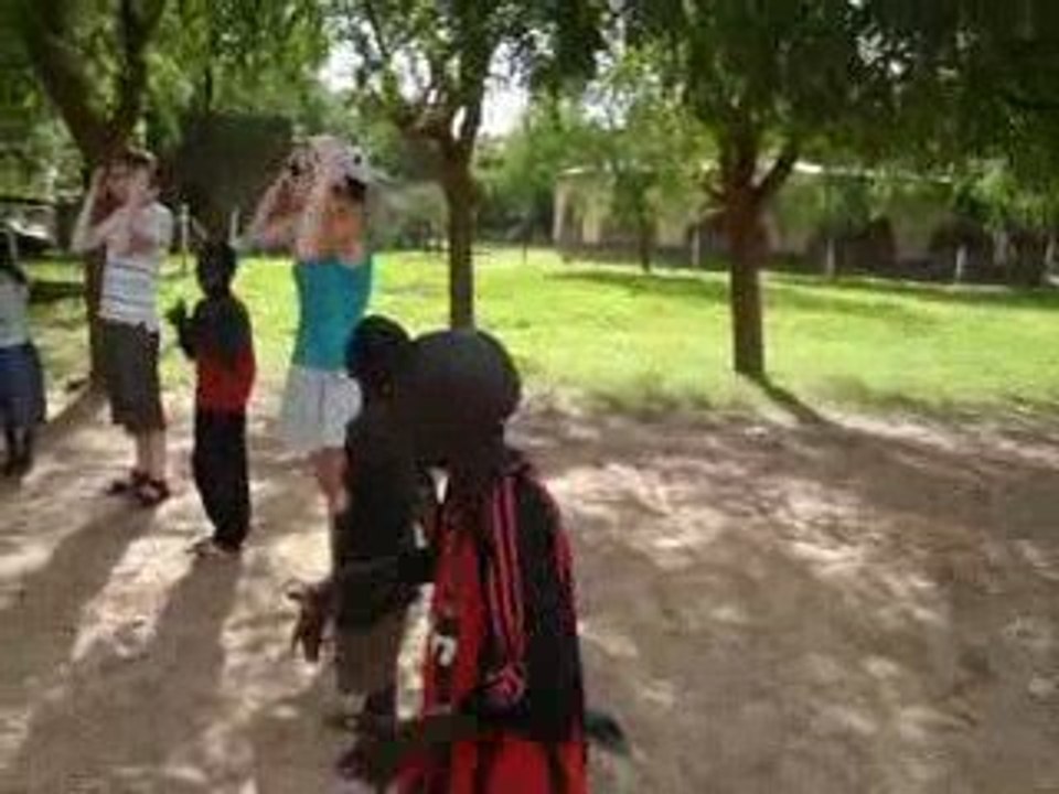 Tête épaule et genou pied