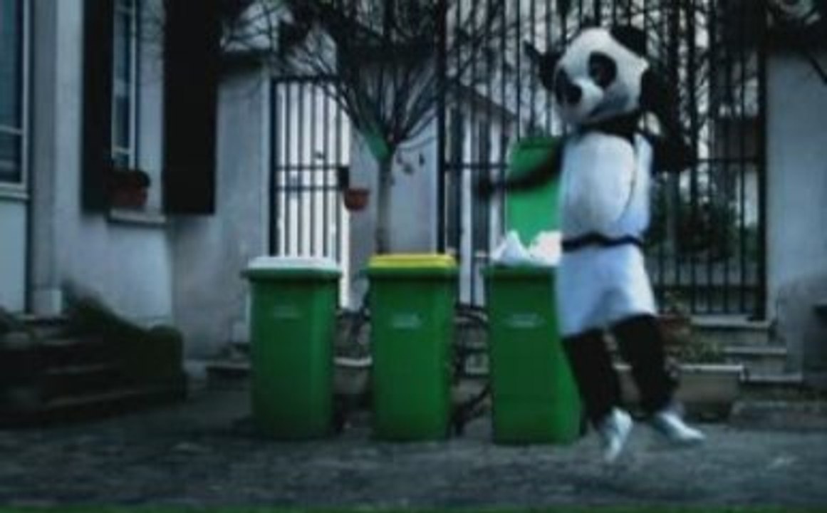 WWF "la bouteille" par Tom&Jim, pub viral via Trackz.fr