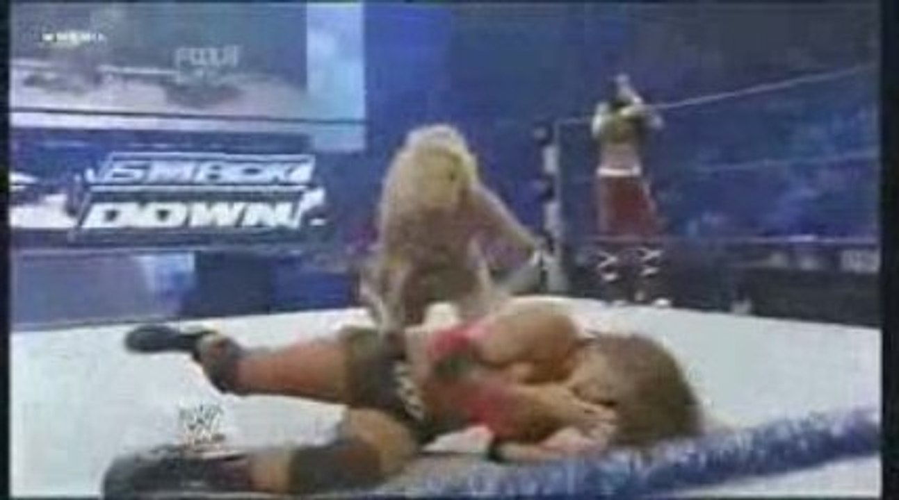 Smackdown 31/07/09 - Michelle & Layla vs. Eve & Melina