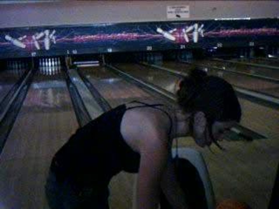 Anaïs bowling