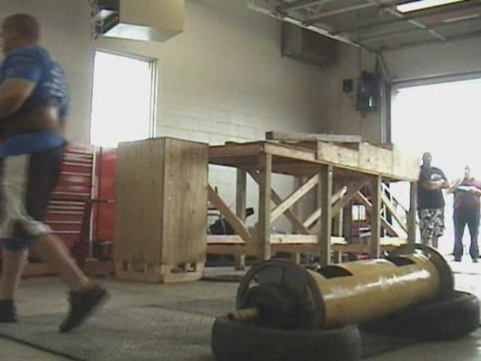 Log Press at Ontario's Strongest Man