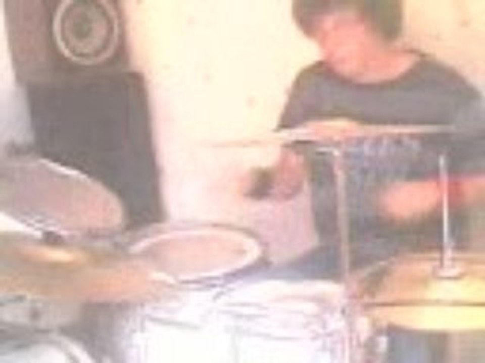 Pierrick a la batterie (inspiré par nirvana)