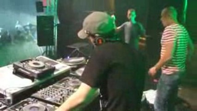 Luna vs Crypsis @ festival Toxicator 2009 [ hardstyle ]